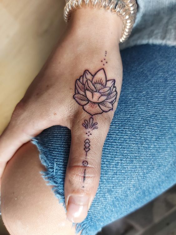 Coolest side hand tattoos - side hand tattoo designs female