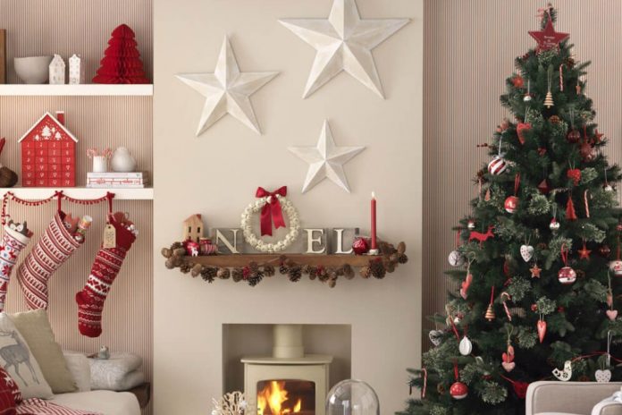 5 Cheerful Christmas Wall Decorations That Are Worth The Hype - cheerful wall decor