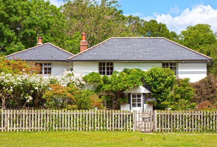 8 Tips To Design A Charming English Cottage-Style Home