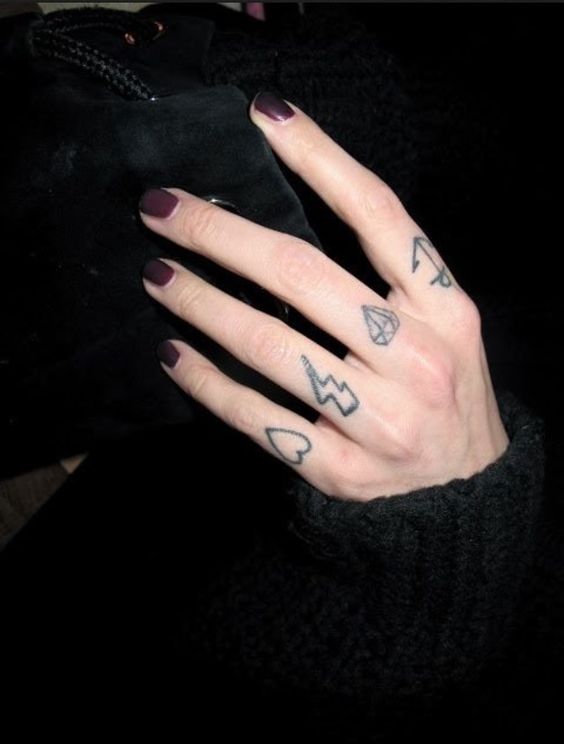 Female Knuckle Tattoos - tattoos on knuckles meaning