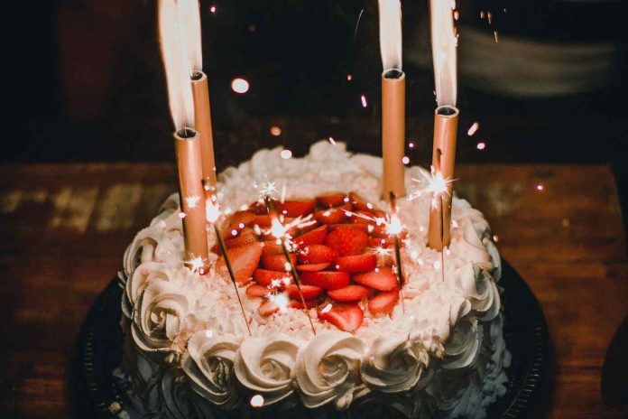 What Are the Best Types of Sparklers for a Birthday Cake - sparklers for cakes