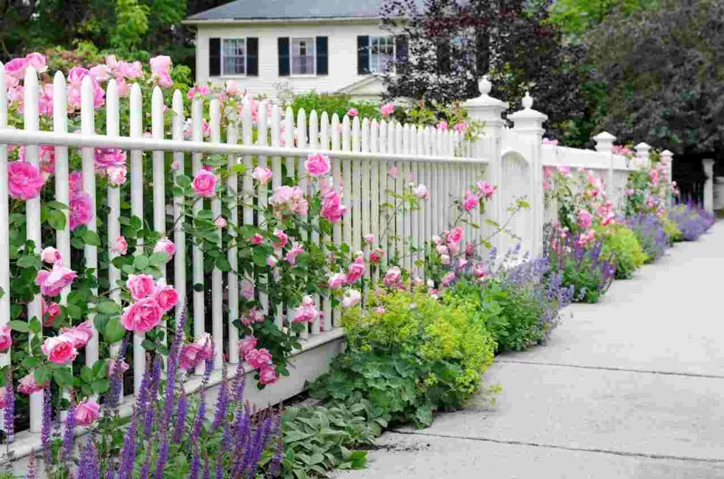 Front Yard Fencing Trends to Upgrade Your Home's Exterior - front yard fence home depot