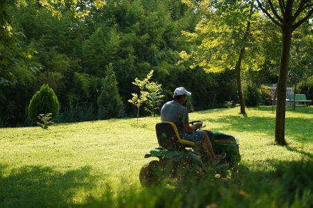 Choosing the Right Riding Lawn Mower: Exploring Electric Options and More - riding lawn mowers