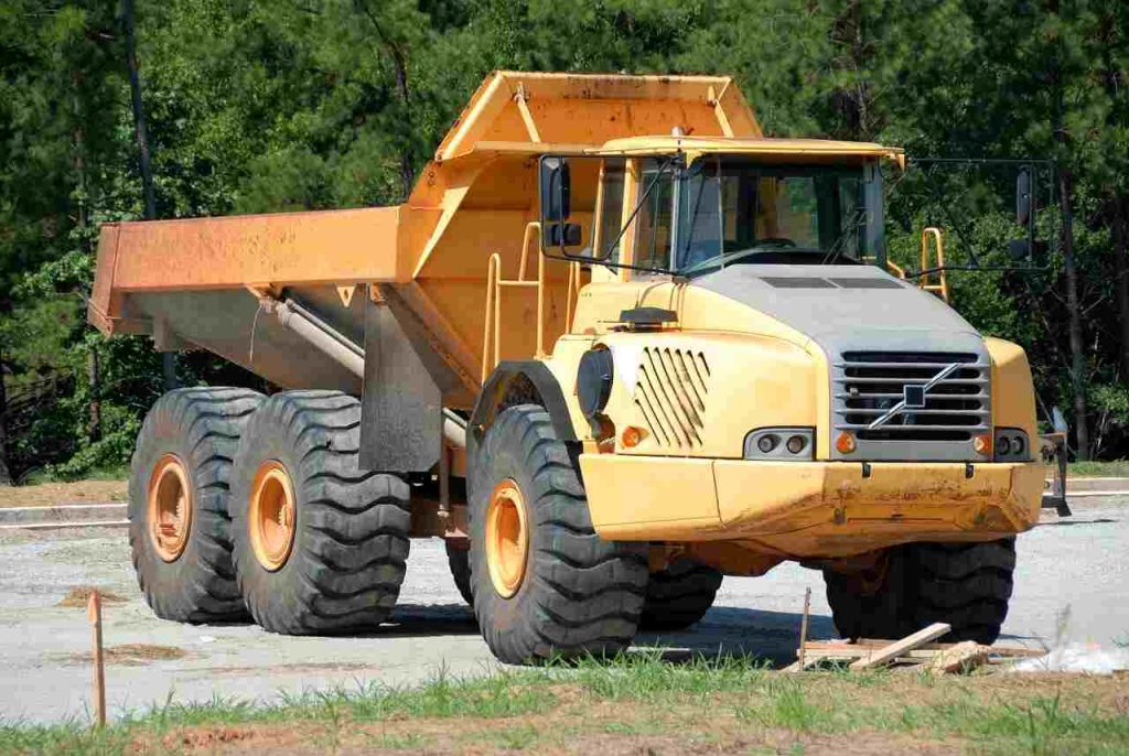 The Benefits of Using Dump Truck Services for Construction Projects