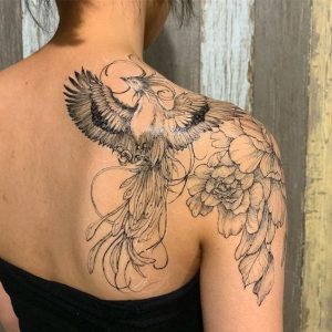Attractive Back Shoulder Tattoos for Women’s - classy shoulder tattoos female