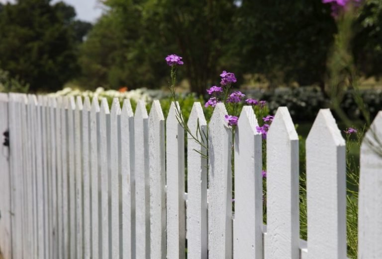 How to Choose the Right Material for Your Fence Replacement How to Choose the Right Material for Your Fence Replacement