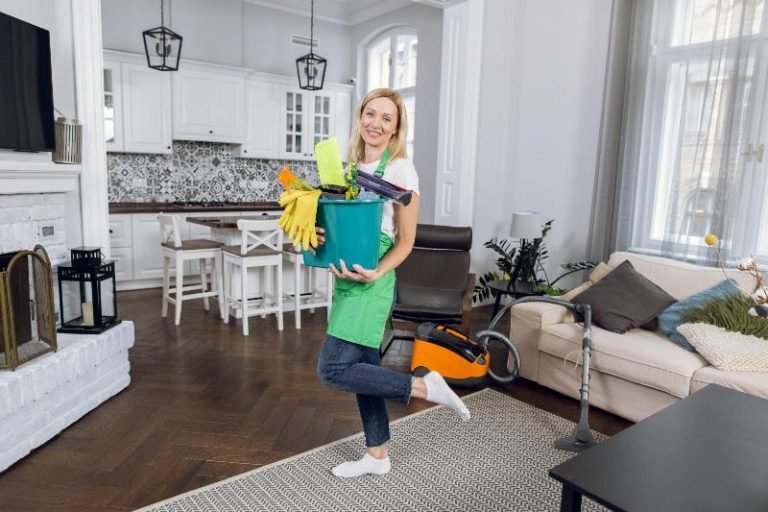Expert Cleaners vs. DIY: Which is the Best Option for a Dirty House? Cleaning your house