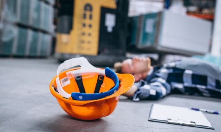 5 Serious Injuries a Worker May Sustain at a Construction Site Construction worker wearing a safety helmet and high-visibility vest at a construction site, emphasizing workplace safety to prevent serious injuries.