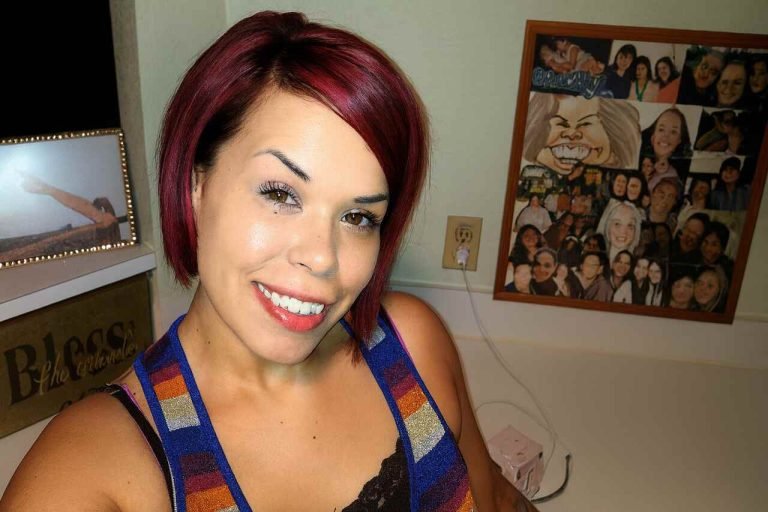 Owachige Osceola: A Comprehensive Review of Her Life Owachige Osceola life review title on dark background.