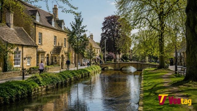 Bourton-on-the-Water Cotswolds with River Windrush and stone bridge