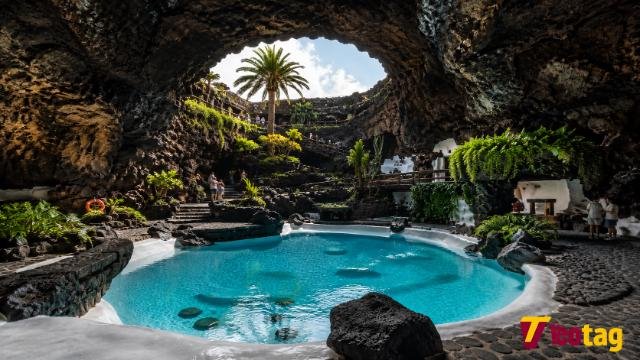 Jameos del Agua Lanzarote volcanic cave and turquoise water