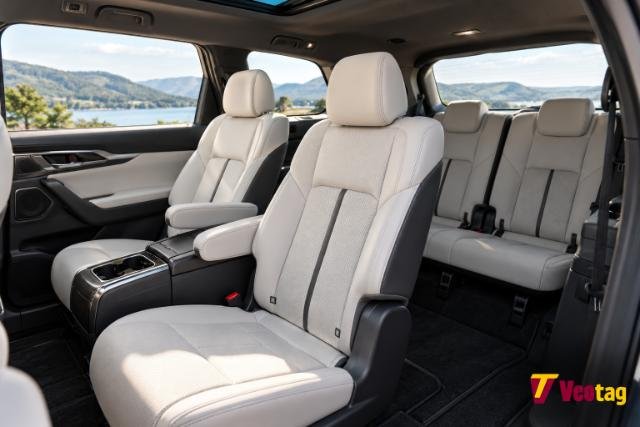 Mazda CX-80 interior with second-row captain’s chairs and third-row seating.